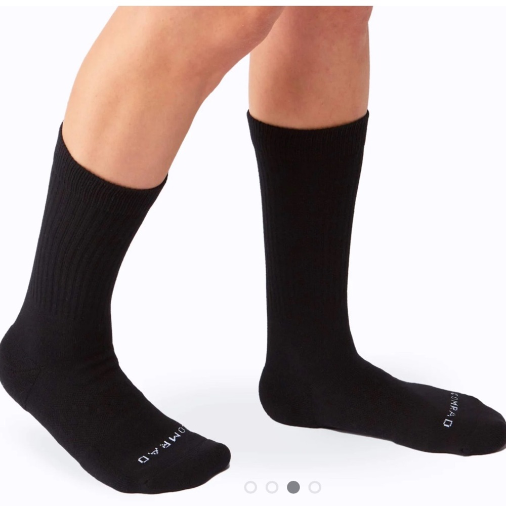 COMRADE UNISEX EVERYDAY CREW SOCKS WITH TARGETED COMPRESSION BLACK SZ MEDIUM NWT